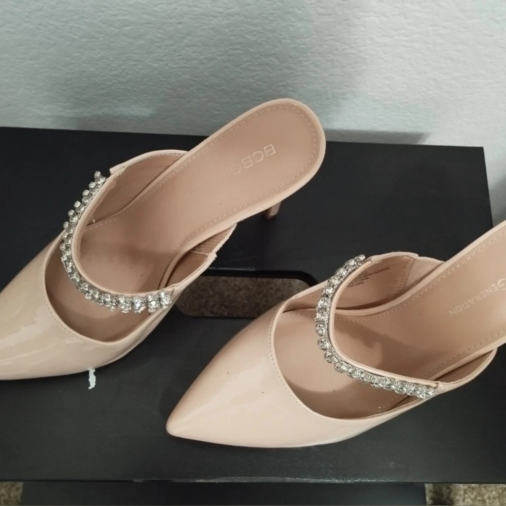 BCBG generation - Nude patent beige pointed toe rhinestone heels - Picture 2 of 3